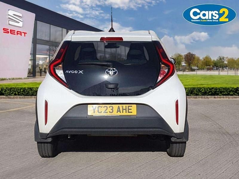 Used Toyota Aygo X PURE 72 HP (52 kW) 2023 White SUV