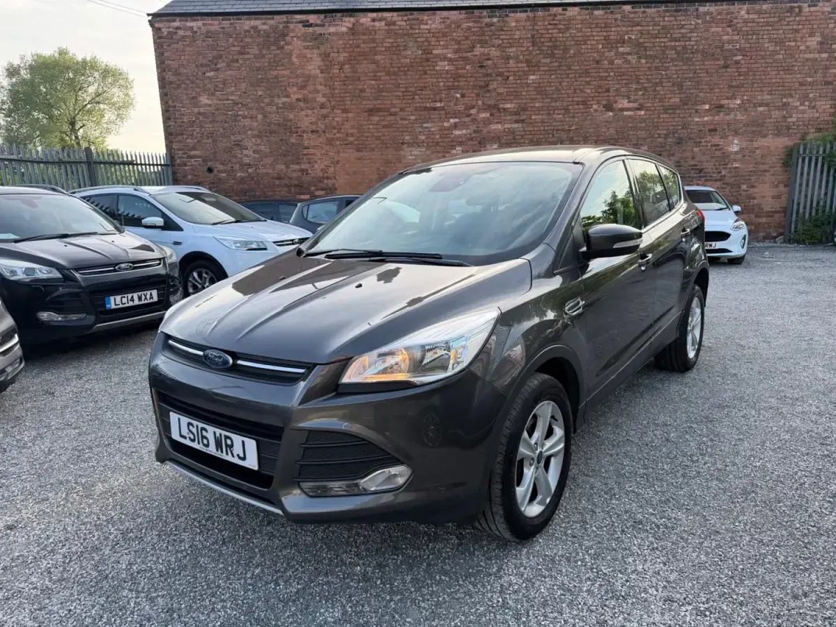 Begagnad Ford Kuga Zetec 150 HK (110 kW) 2016 Grå SUV