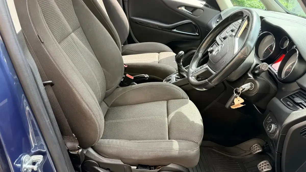 Used Vauxhall Zafira SRi 2015 Blue MPV