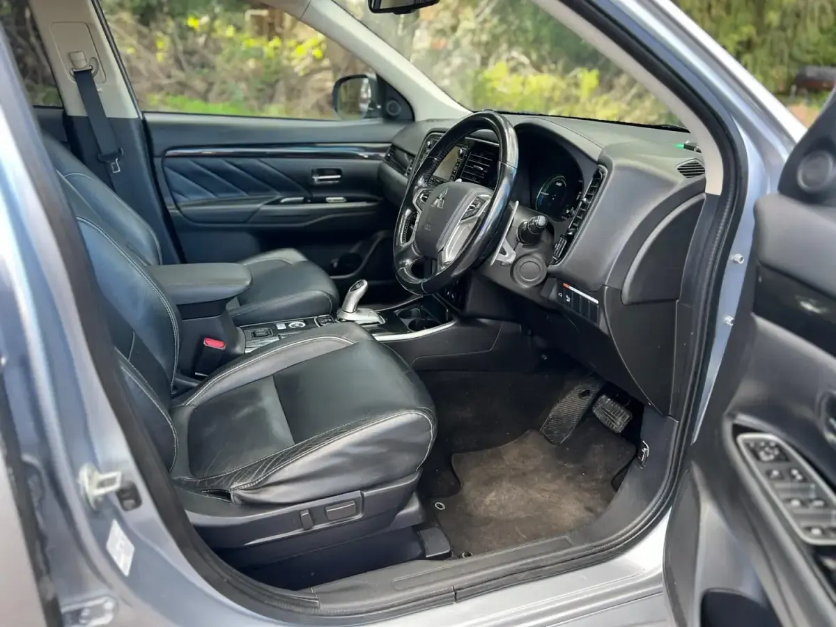 Used Mitsubishi Outlander P-HEV 2017 Silver Estate