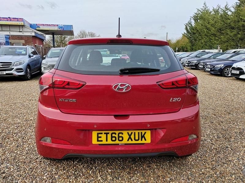 Used Hyundai i20 SE 84 HP (61 kW) 2017 Red Hatchback
