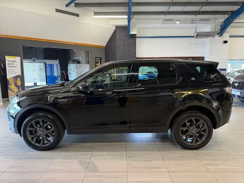 Used Land Rover Discovery 5 Landmark 180 HP (132 kW) 2018 Black SUV