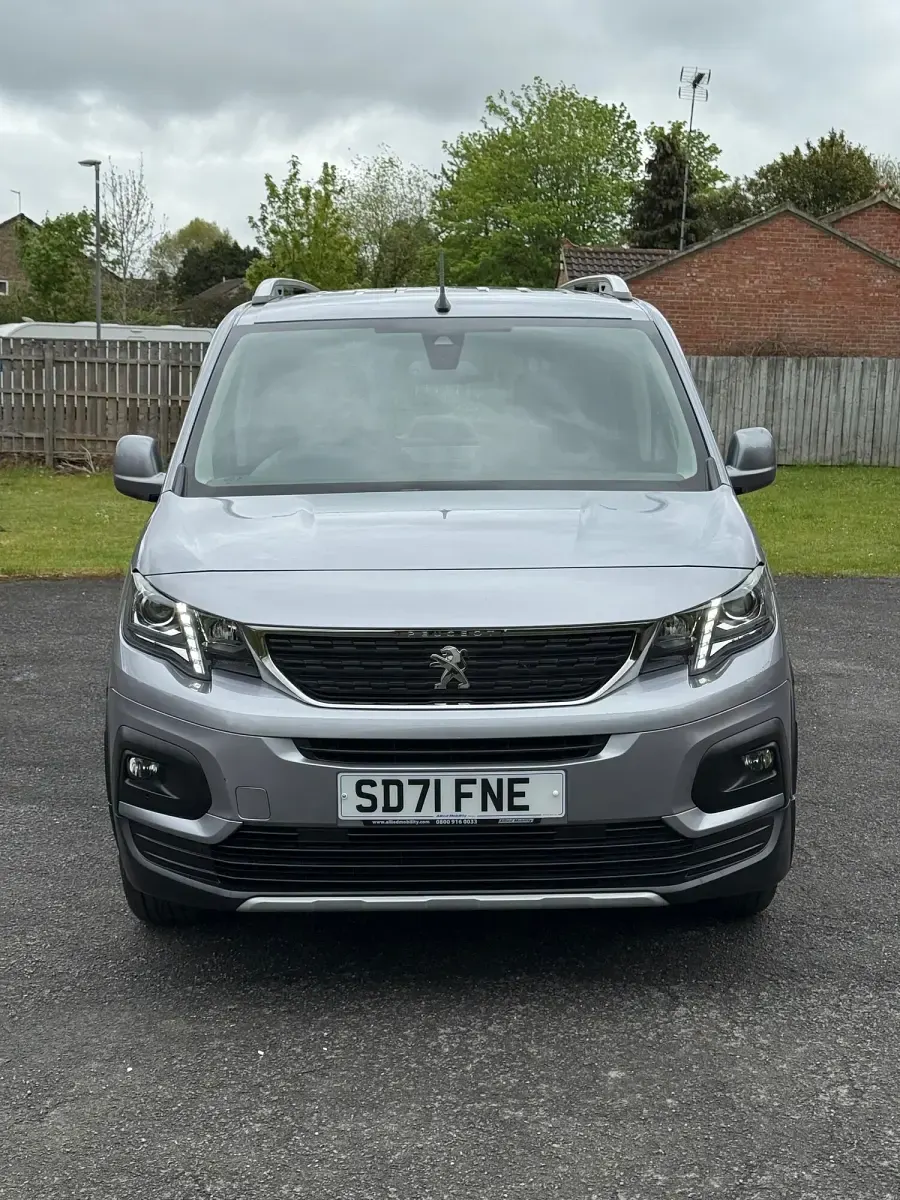 Used Peugeot Rifter Allure Premium 131 HP (96 kW) 2021 Grey MPV