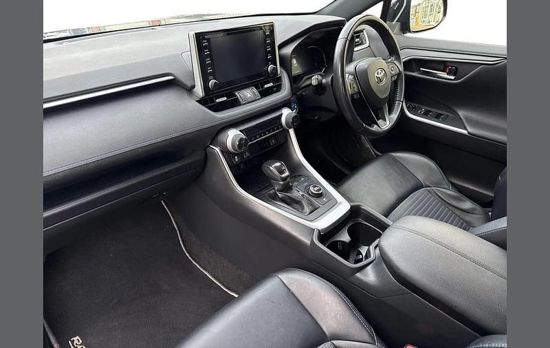 Used Toyota RAV4 Hybrid 218 HP (160 kW) 2021 Other SUV