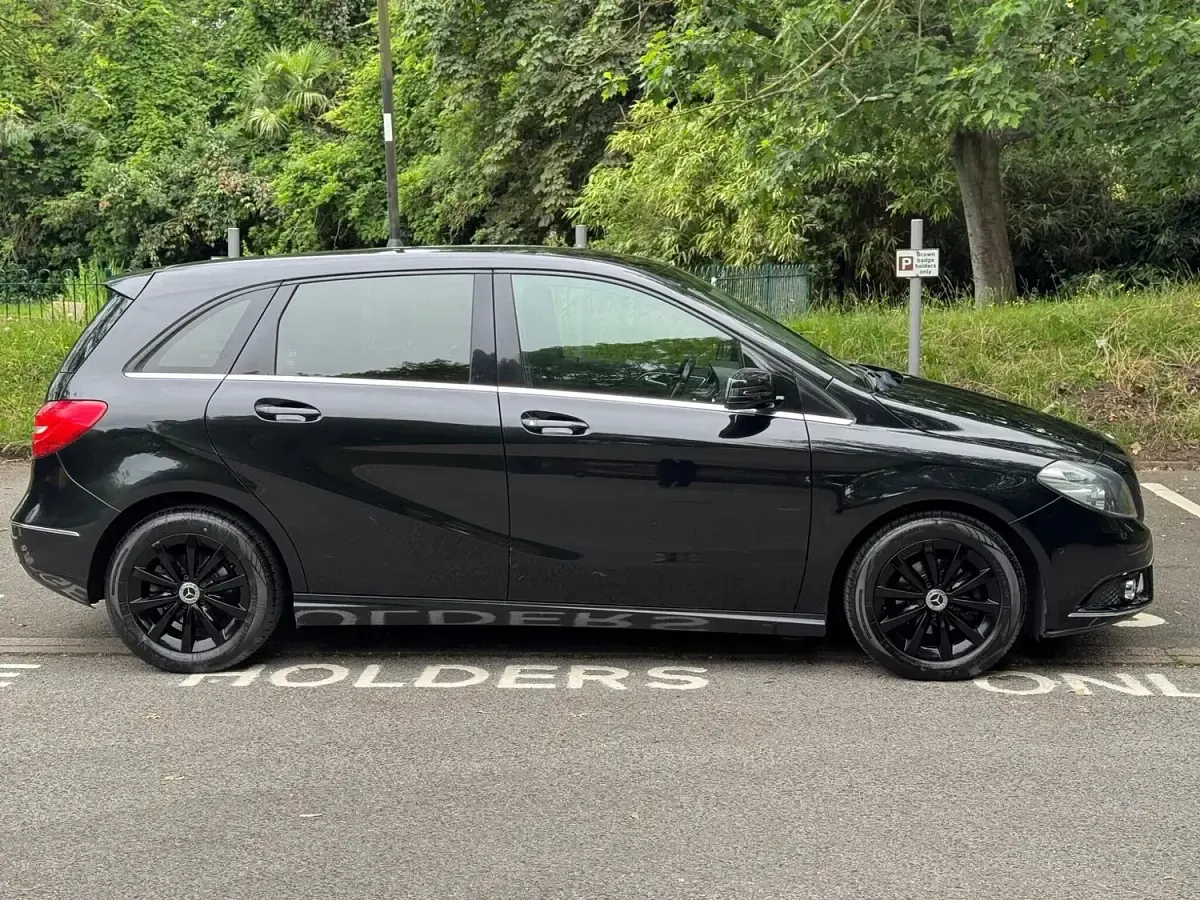Used Mercedes B180 SE 2013 Black Hatchback