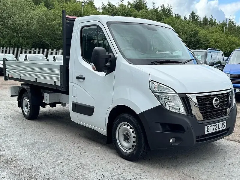 Used Nissan Interstar Tekna 145 HP (106 kW) 2023 White Van