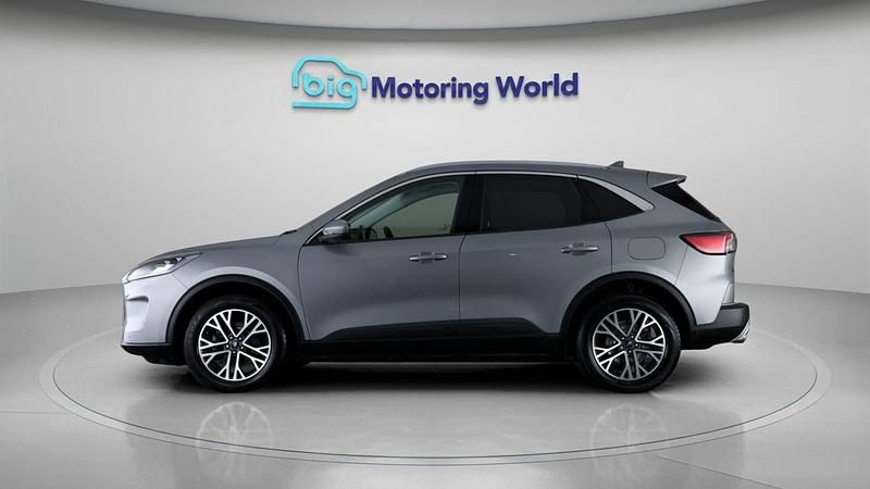 Used Ford Kuga Titanium 148 HP (108 kW) 2022 Silver SUV