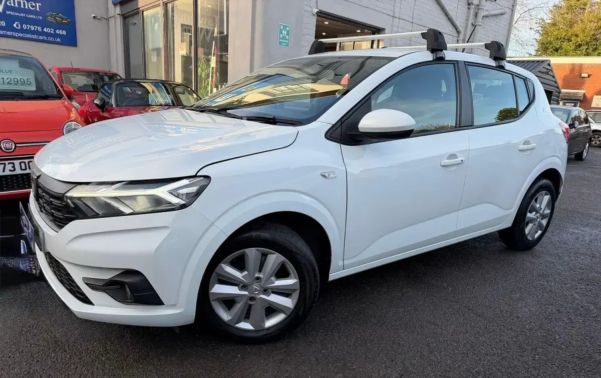 Used Dacia Sandero Comfort 91 HP (66 kW) 2021 White Hatchback