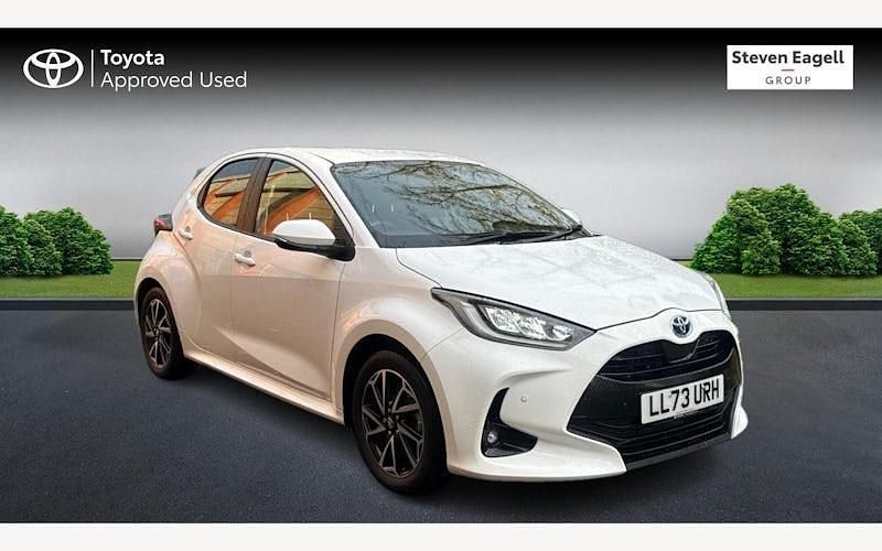 Used 2025 Toyota Yaris Hybrid Design Hatchback | £17,980 (Good price) - Image 1/4