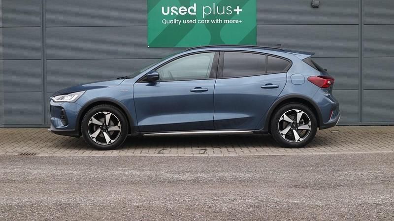 Used Ford Focus Active 2023 Blue Hatchback