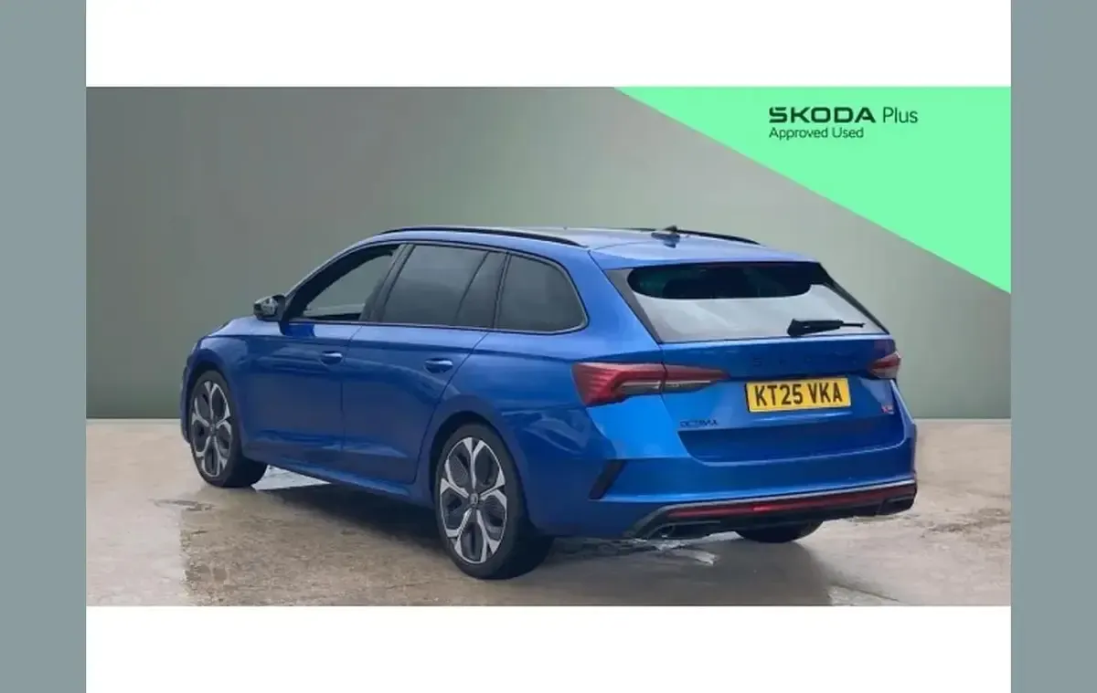 Used Skoda Octavia vRS 265 HP (194 kW) 2025 Blue Estate