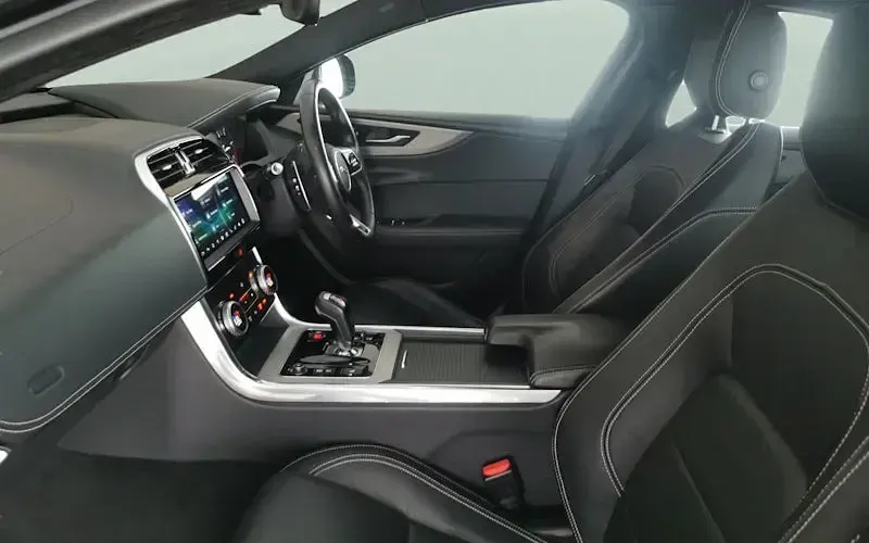 Used Jaguar XE R-Dynamic 180 HP (132 kW) 2019 Black Sedan