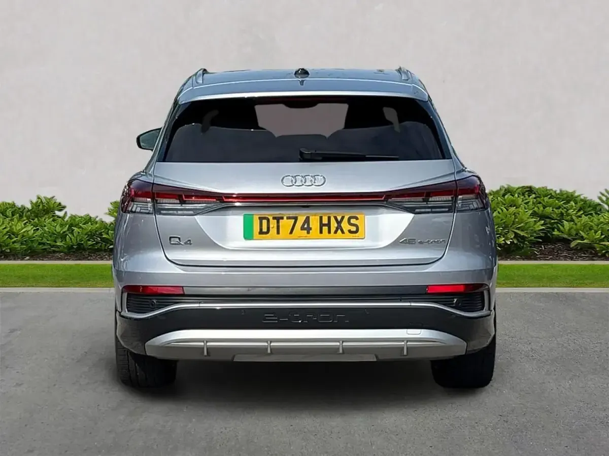 Second-hand Audi Q4 e-tron S-Line 210 kW (286 CP) 2025 Argintiu SUV