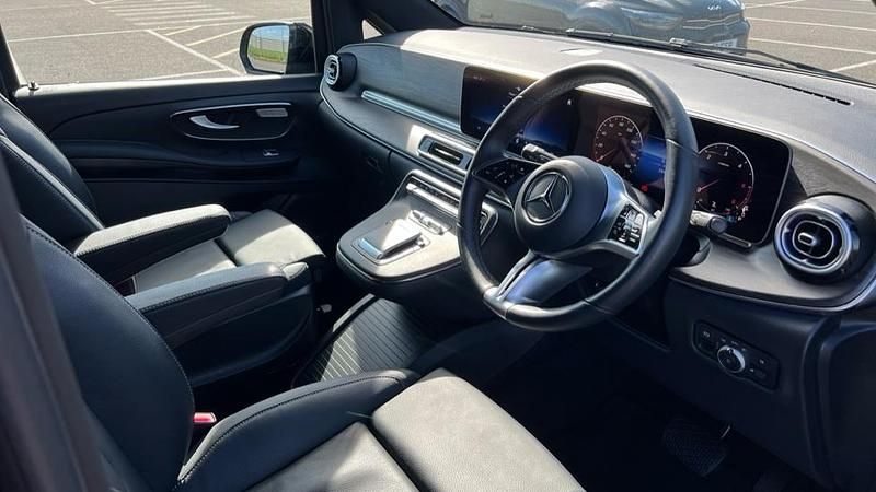 Used Mercedes V300 Premium 237 HP (174 kW) 2024 Obsidian black MPV