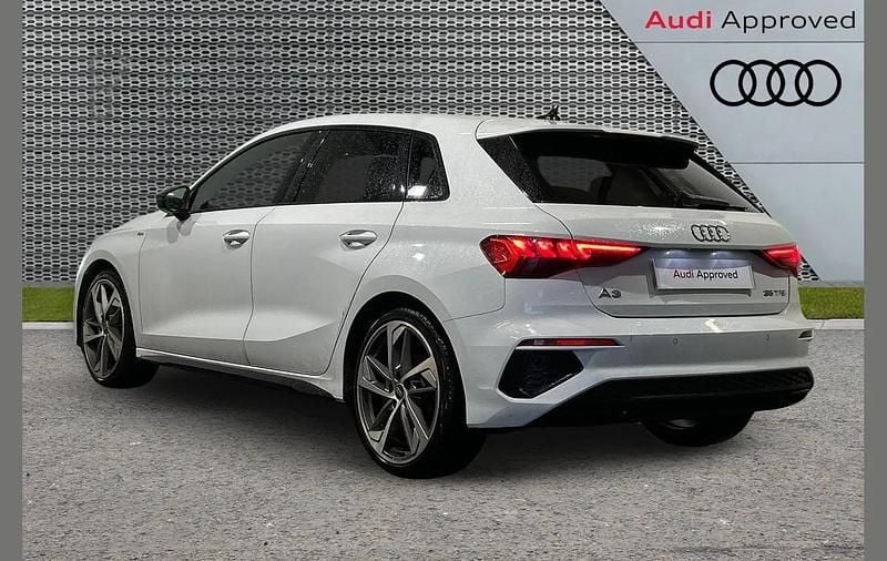 Used Audi A3 Comfort 150 HP (110 kW) 2023 White Hatchback