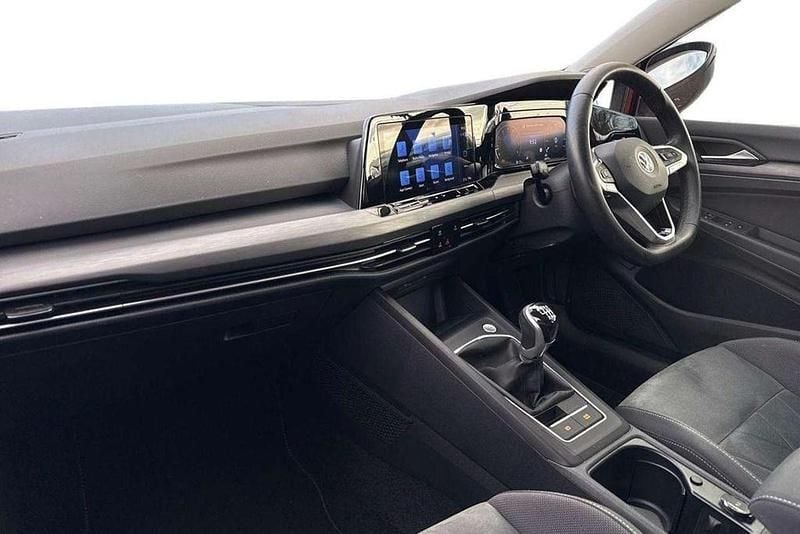 Second-hand VW Golf VIII Style 130 CP (95 kW) 2022 Roșu Hatchback