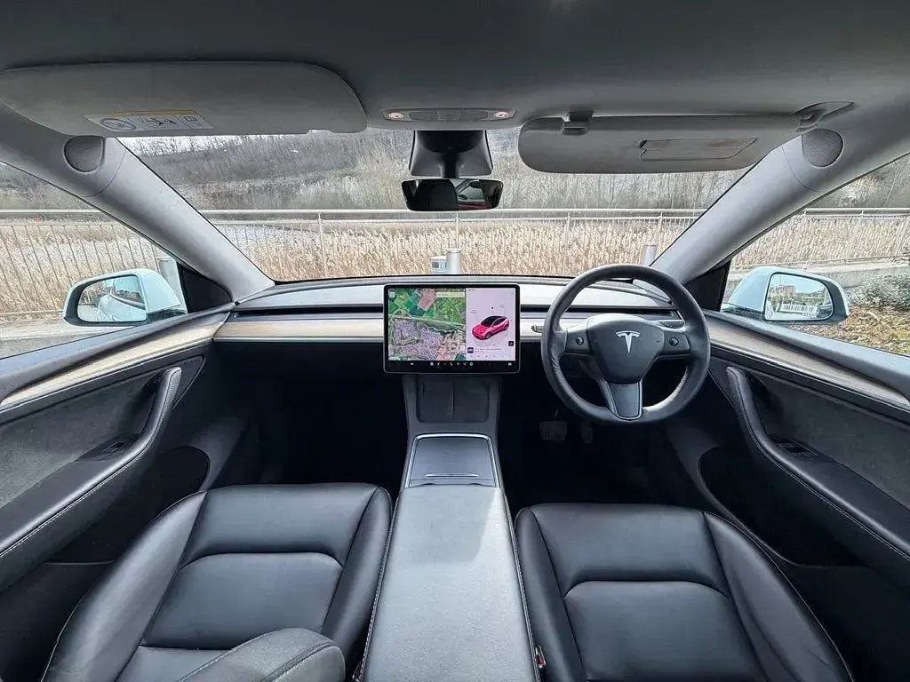 Used Tesla Model Y Long Range AWD 378 kW (514 HP) 2022 White SUV