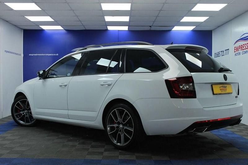 Used Skoda Octavia vRS 245 HP (180 kW) 2019 White Estate