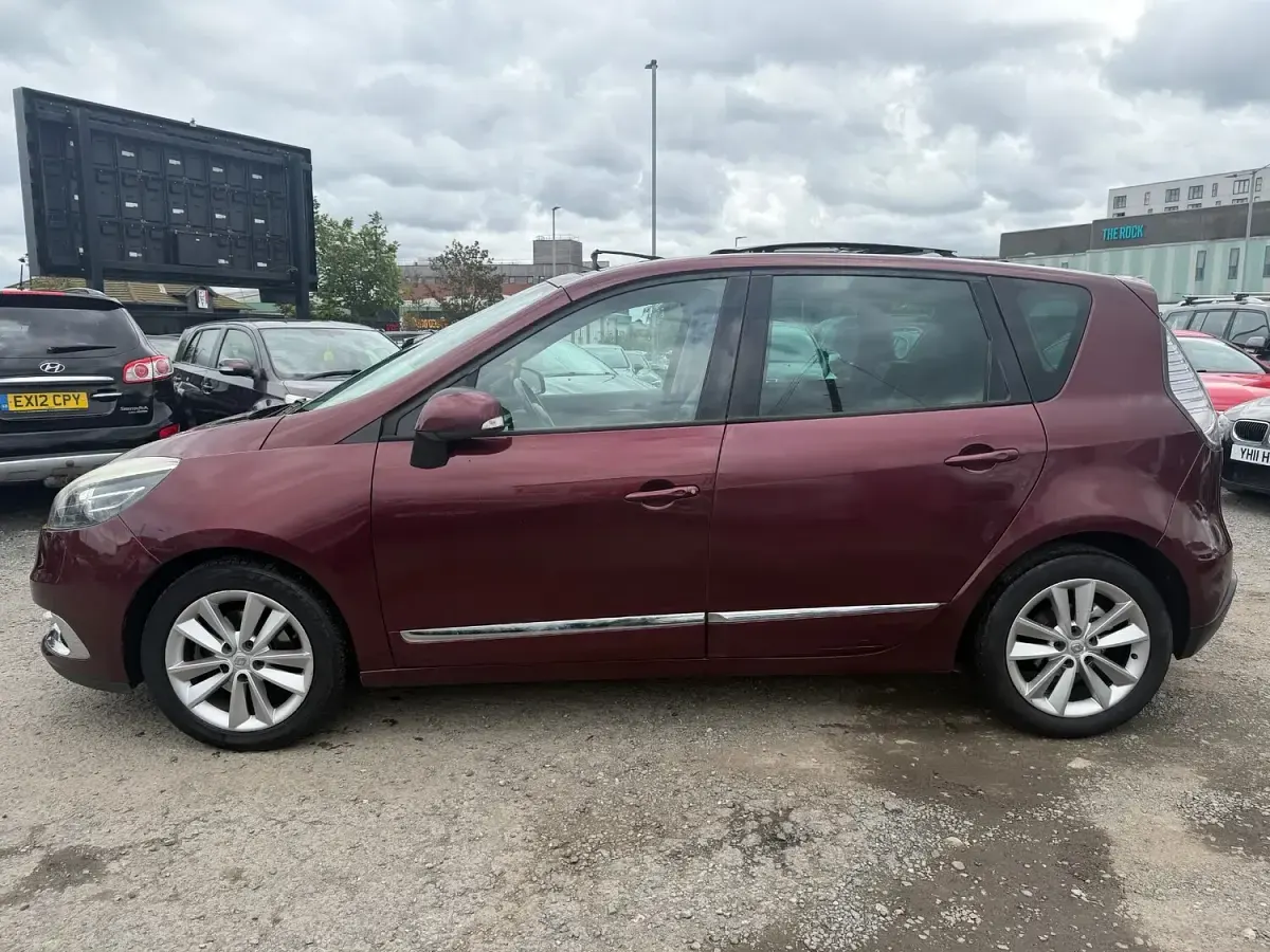 Used Renault Scénic III Dynamique 2013 Red MPV