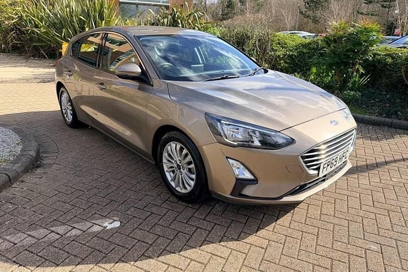 Used Ford Focus Titanium 125 HP (91 kW) 2020 Silver Hatchback