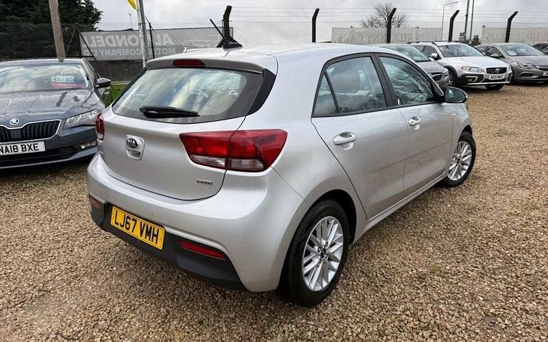 Used Kia Rio 77 HP (56 kW) 2017 Silver Hatchback