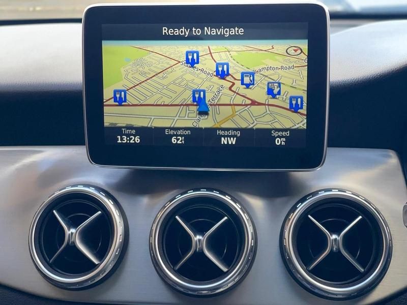 Usado Mercedes GLA250 AMG line 2016 Cinzento SUV