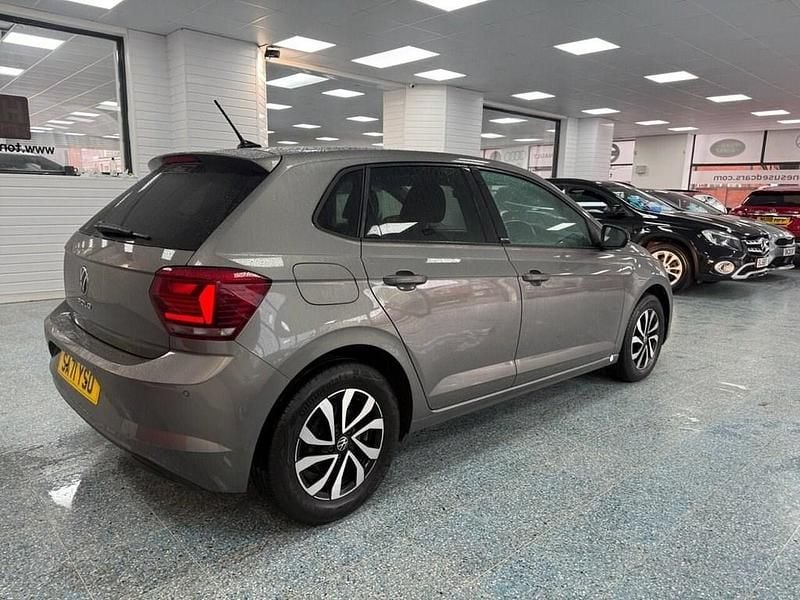Begagnad VW Polo Active 95 HK (69 kW) 2021 Grå Halvkombi
