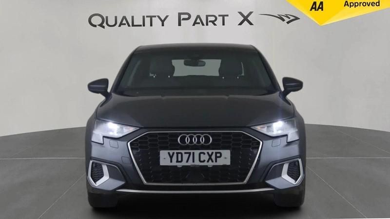 Begagnad Audi A3 Sport 116 HK (85 kW) 2021 Grå Sedan