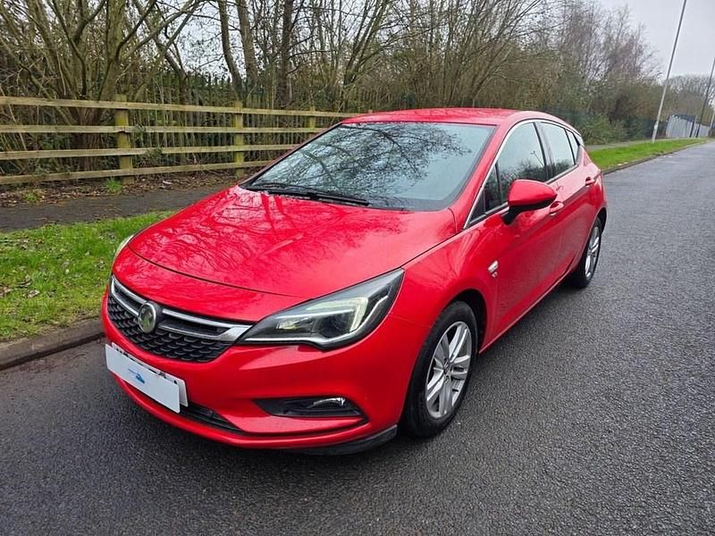 Used Vauxhall Astra Elite 200 HP (147 kW) 2018 Red Hatchback