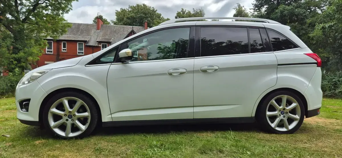 Used Ford Grand C-Max Titanium 2011 White MPV