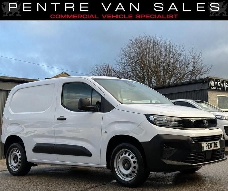 Used Vauxhall Combo 100 HP (73 kW) 2024 White MPV