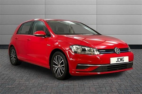 Red Used 2018 VW Golf VII SE Hatchback | £13,150 (Good price) - Image 1/4