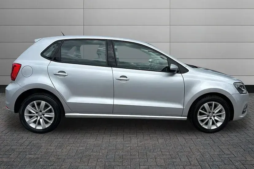 Used VW Polo SE 59 HP (43 kW) 2014 Reflex silver Hatchback