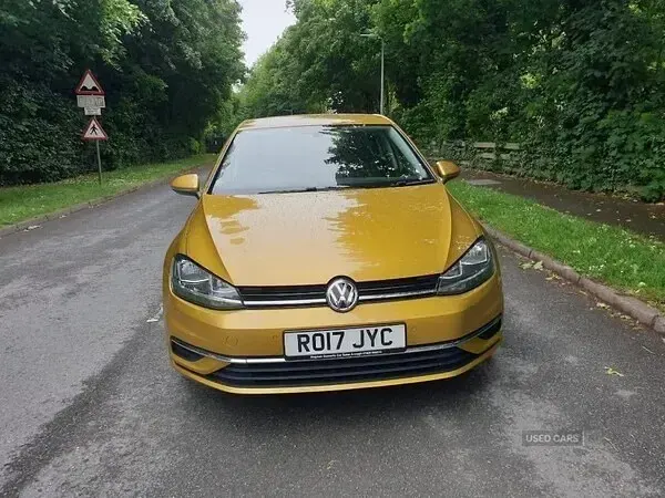 Used VW Golf VII SE 115 HP (84 kW) 2017 Yellow Hatchback
