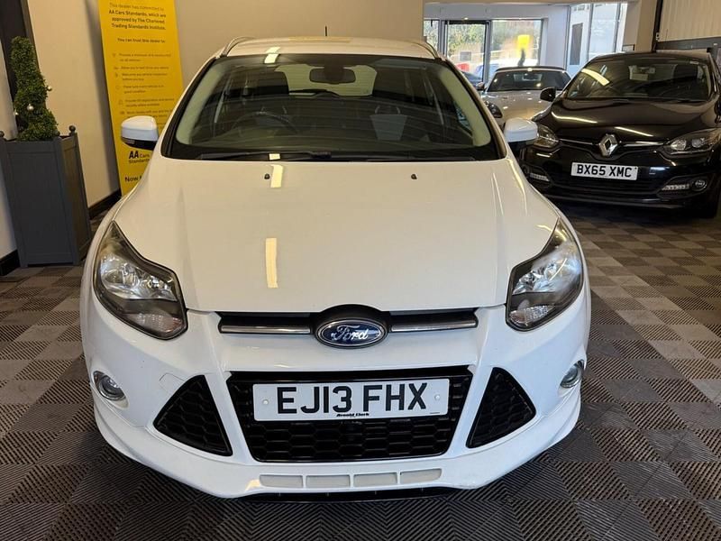 Used Ford Focus Zetec 115 HP (84 kW) 2013 White Estate