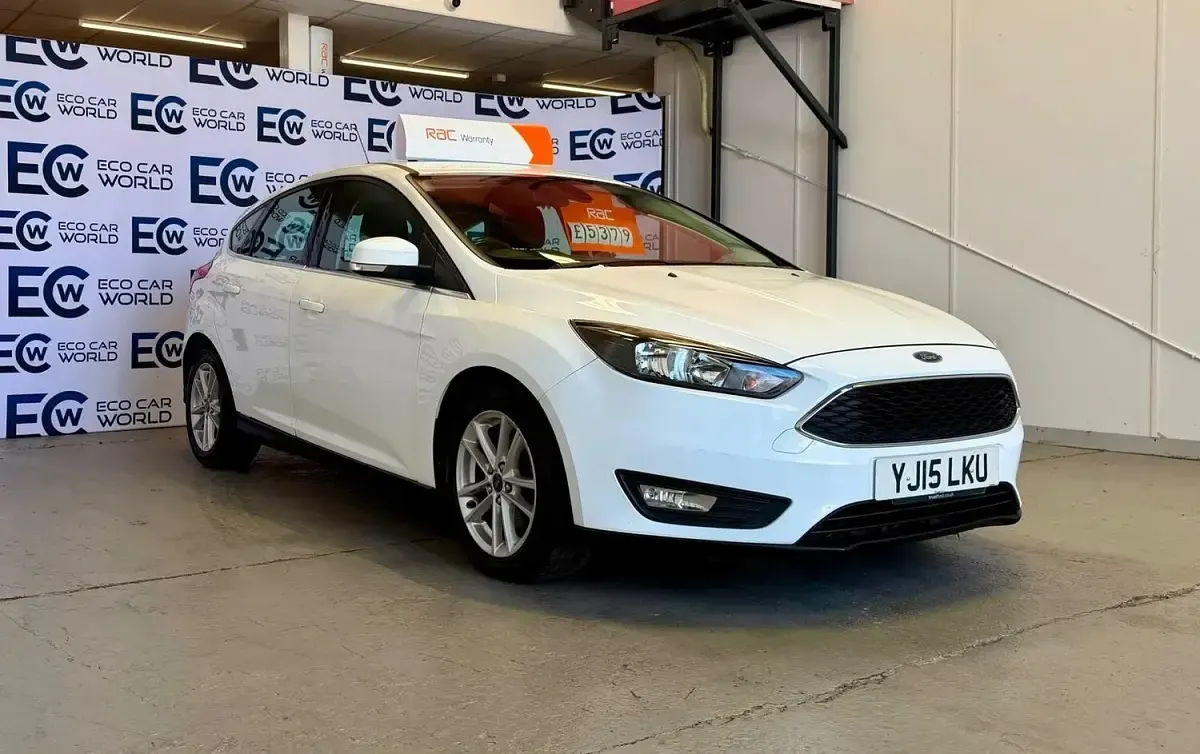 Used Ford Focus Zetec 125 HP (91 kW) 2016 White Hatchback