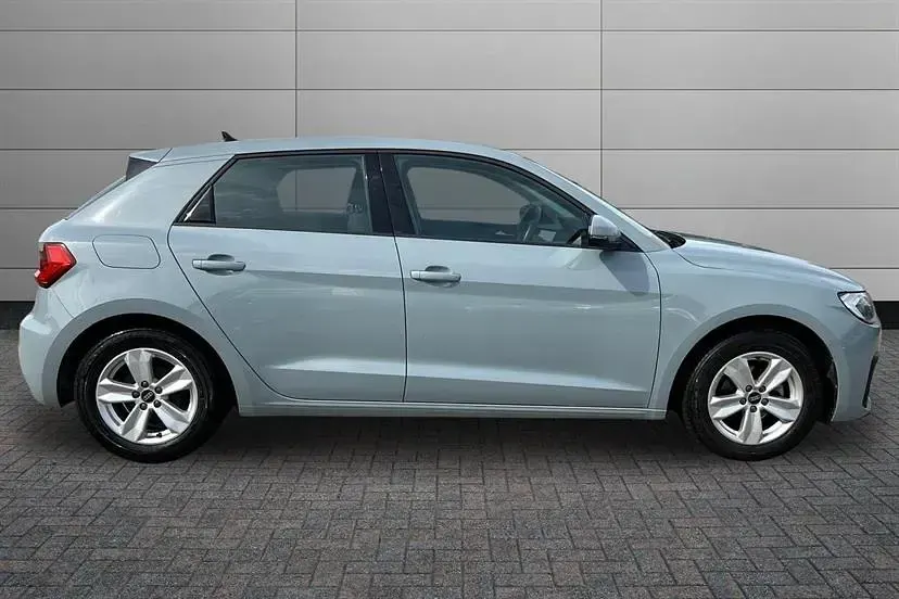 Käytetty Audi A1 Design 95 HP (69 kW) 2023 Harmaa Katumaasturi