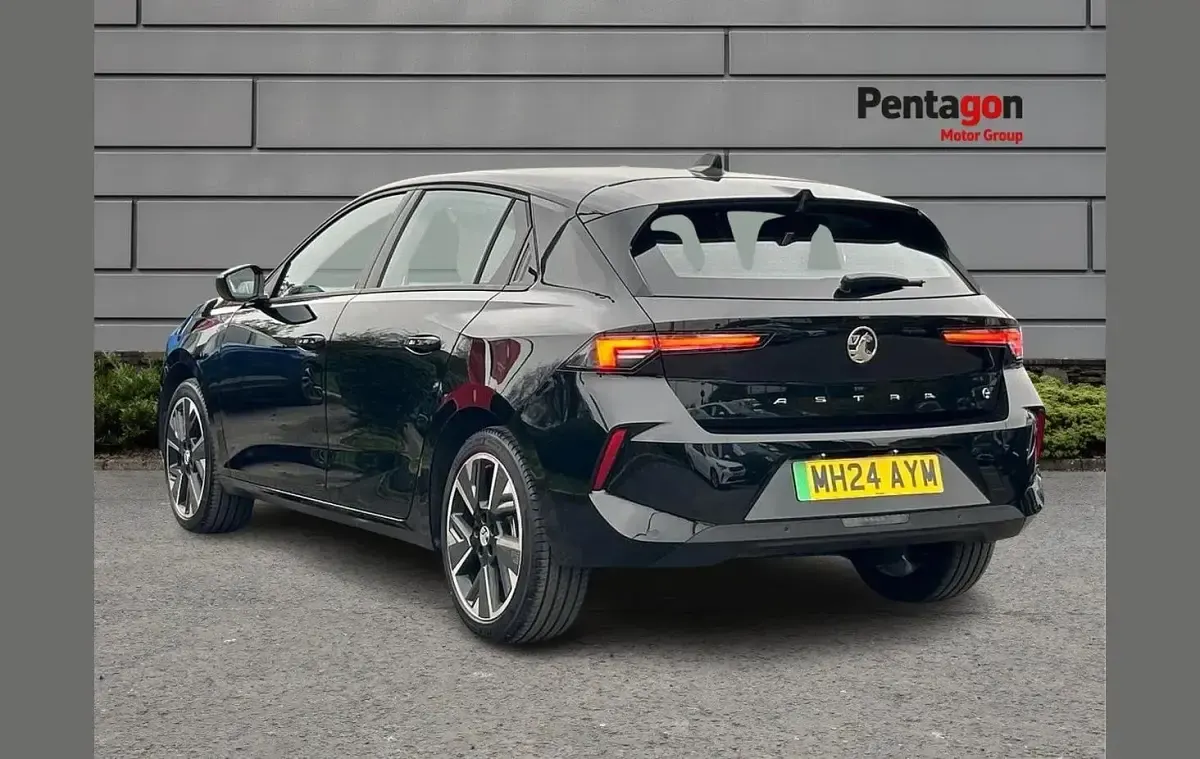Used Vauxhall Astra Design Edition 113 kW (154 HP) 2024 Black Hatchback