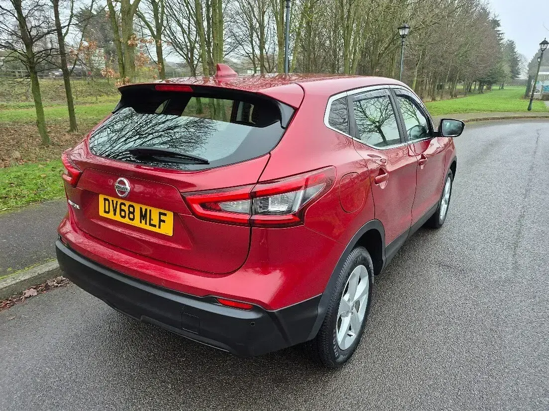 Used Nissan Qashqai Acenta Premium 2018 Red SUV