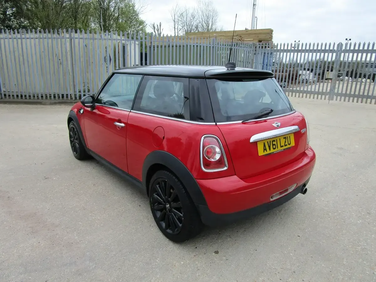 Used Mini Cooper Hatch 122 HP (89 kW) 2011 Red Hatchback