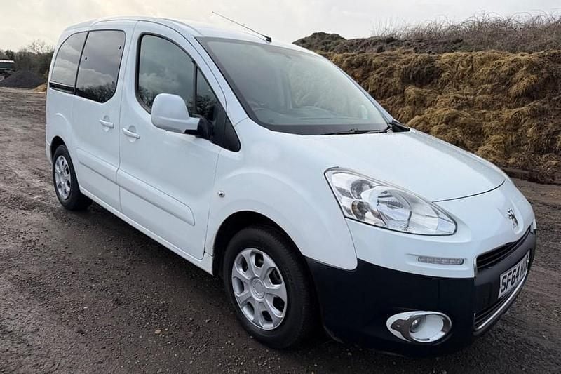 Used Peugeot Partner Tepee S 92 HP (67 kW) 2015 White MPV