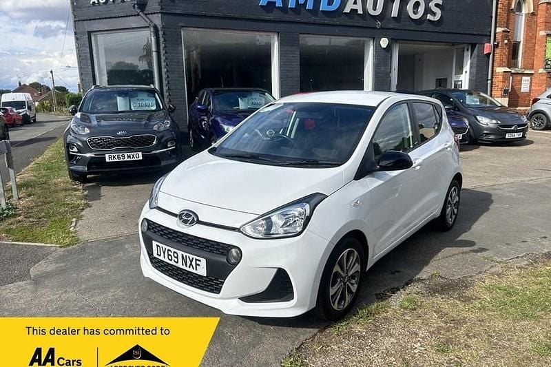 White Used 2020 Hyundai i10 Hatchback | £6,995 (Good price) - Image 1/1
