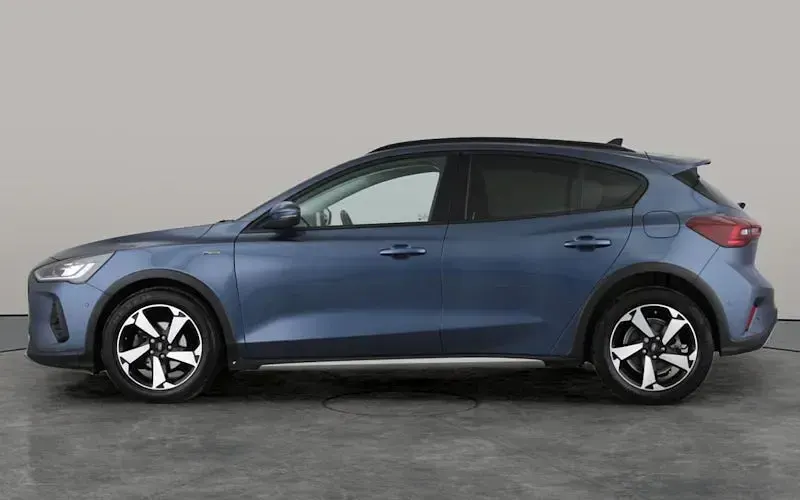 Used Ford Focus Active 125 HP (91 kW) 2023 Blue Hatchback