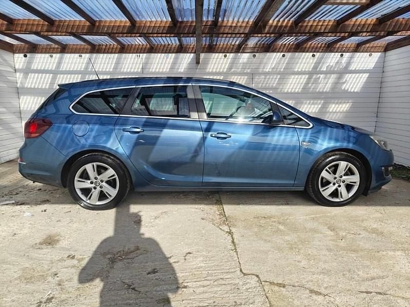 Used Vauxhall Astra SRi 165 HP (121 kW) 2014 Blue Estate