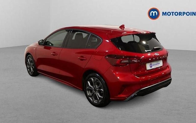 Used Ford Focus ST-Line 125 HP (91 kW) 2024 Red Hatchback
