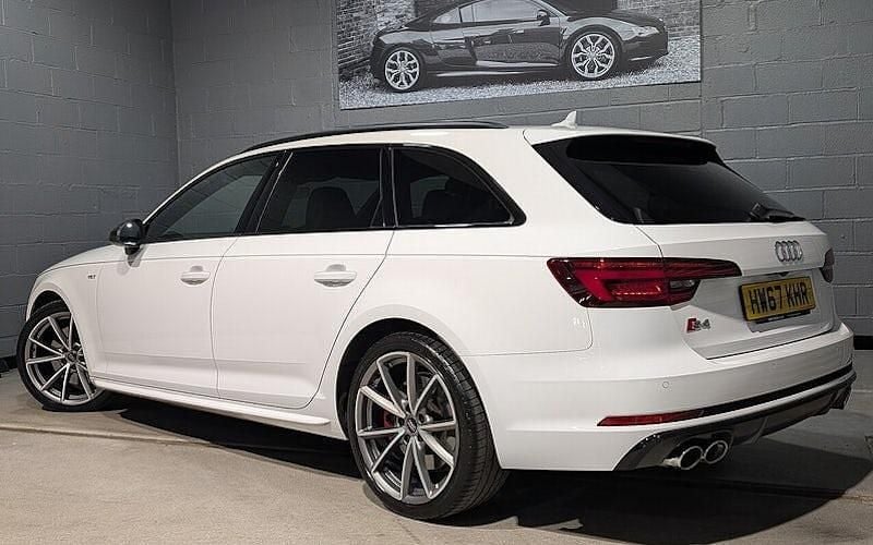 Used Audi S4 Comfort 354 HP (260 kW) 2018 Ibis white Estate