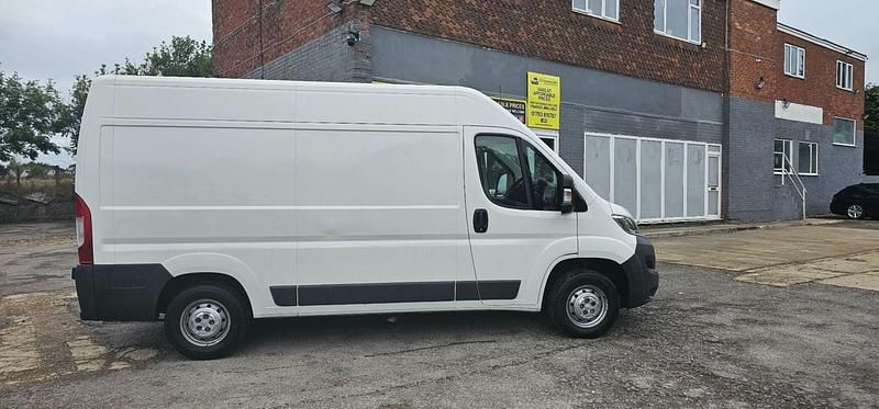 White Used 2017 Citroën Relay Van | £5,995 (Fair price) - Image 1/4