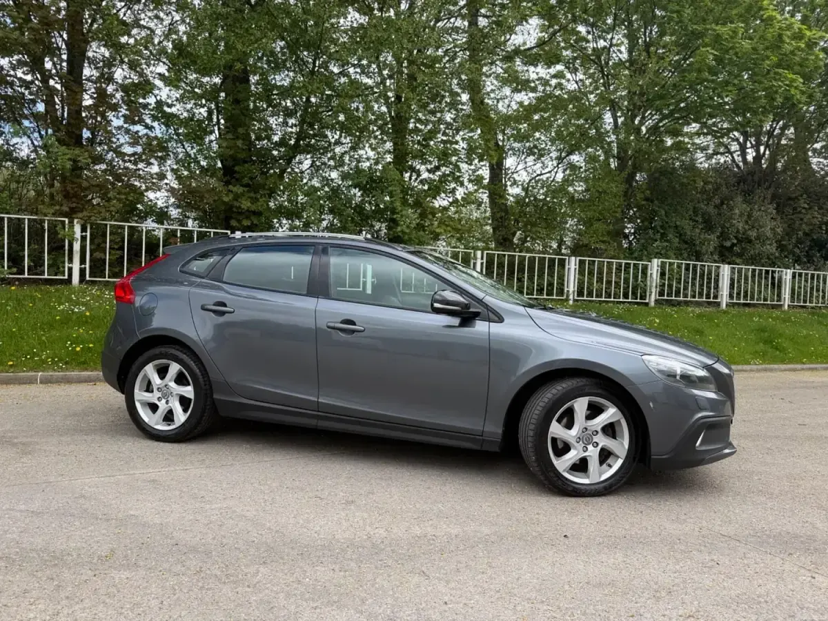 Begagnad Volvo V40 2013 Grå Halvkombi