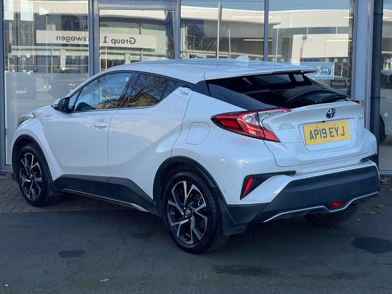 Second-hand Toyota C-HR Design 122 CP (89 kW) 2019 Alb SUV