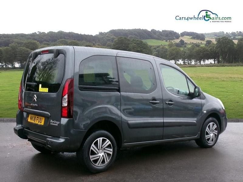 Used Citroën Berlingo Feel 100 HP (73 kW) 2018 Grey MPV